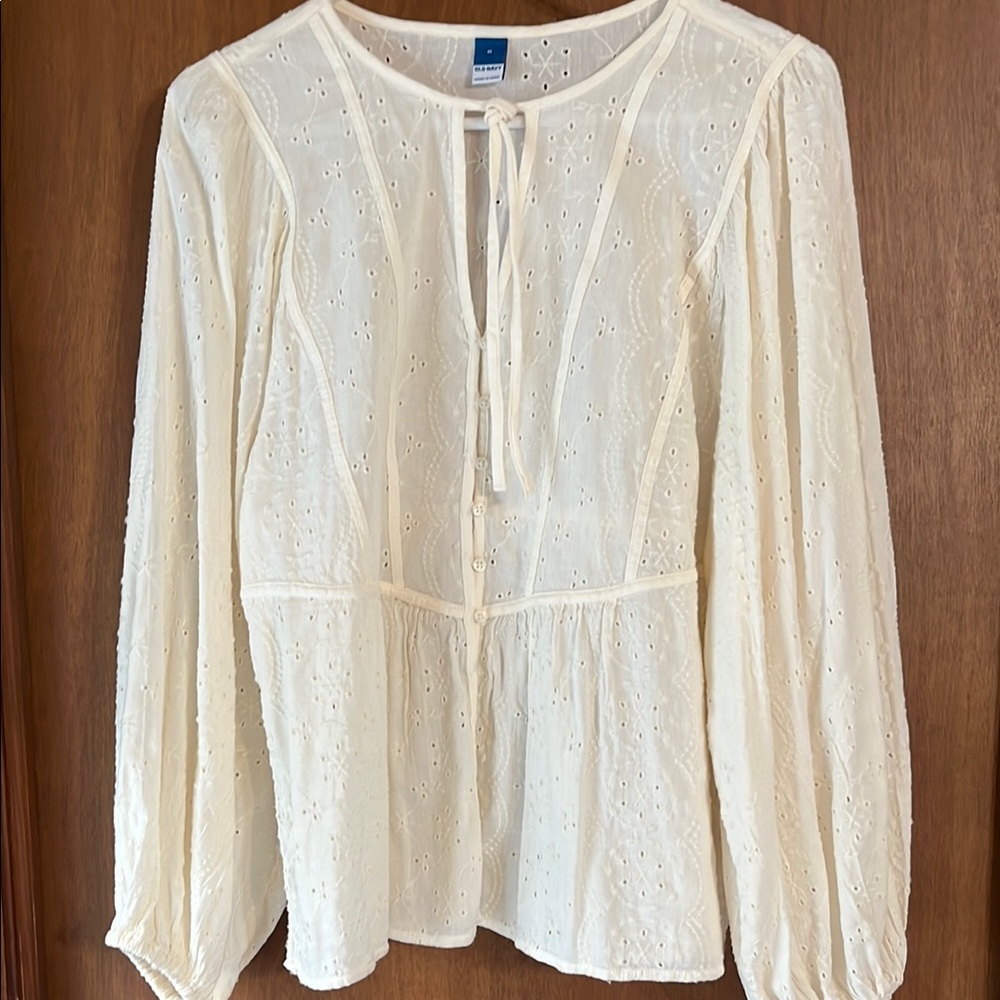 Eyelet Old Navy Blouse size medium